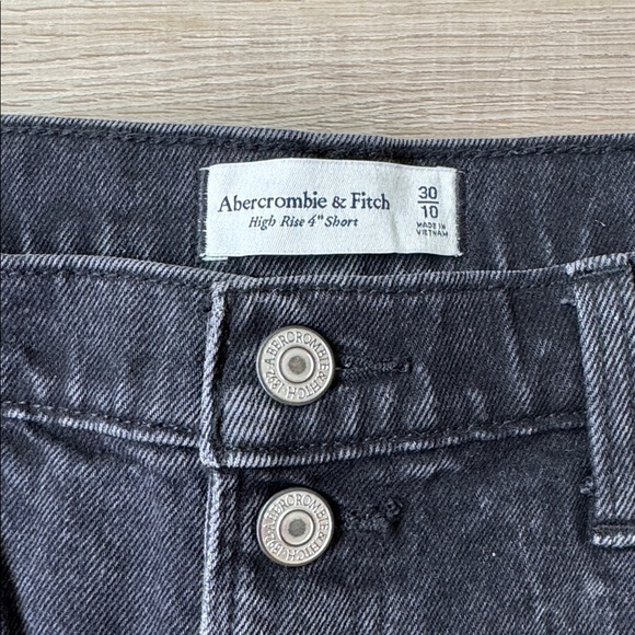 A&F - High Rise 4” Short - Picture 2 of 6